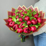 25 бордовых пионов фото 3